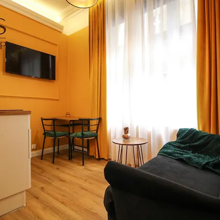 Private In The Center Of
